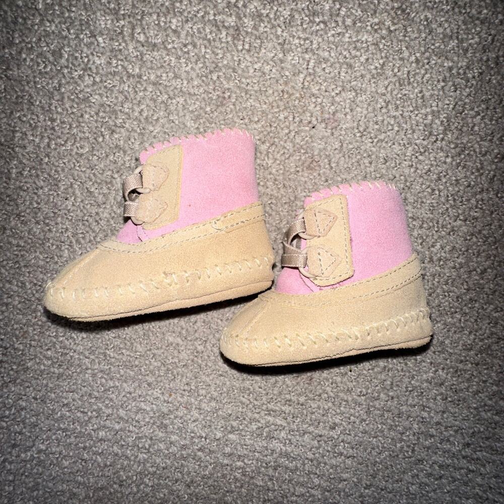 Baby Girl Uggs size 0/1